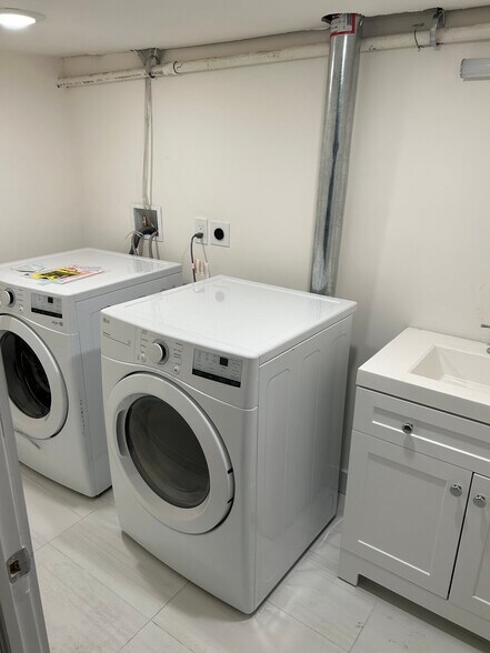 Building Photo - 81 Flint St