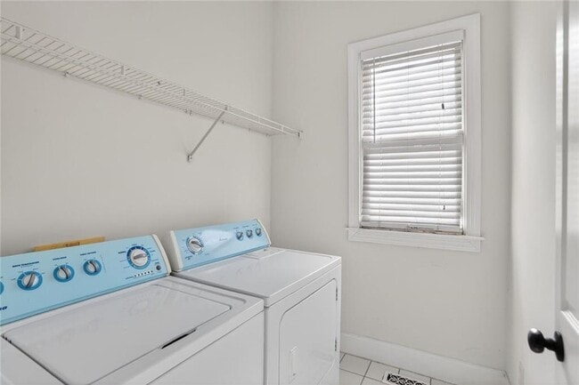 Building Photo - 1128 Ashton Bluff Dr NE