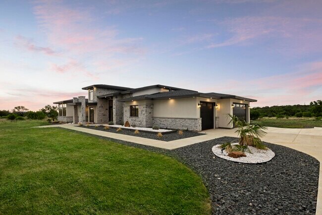 Building Photo - 368 Indian Rdg
