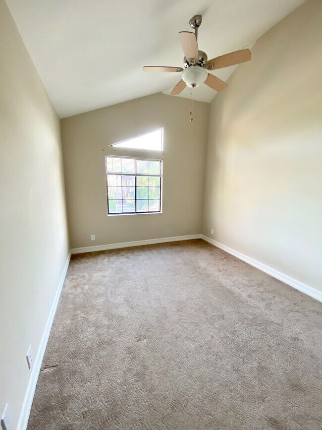Building Photo - Three Bedroom, 2.5 Bath - Thousand Oaks