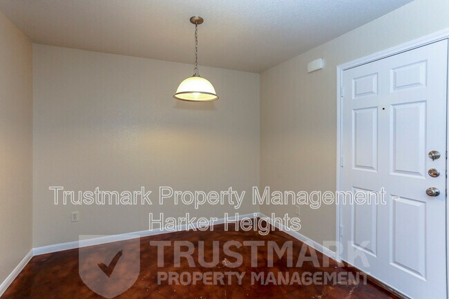 Building Photo - 5022-502205 205 Loop
