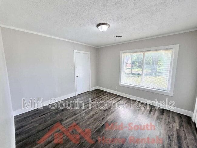 Building Photo - 616 E Frank Ave