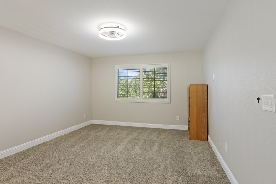 loft area available for additional $200 - 6687 Brook Falls Cir