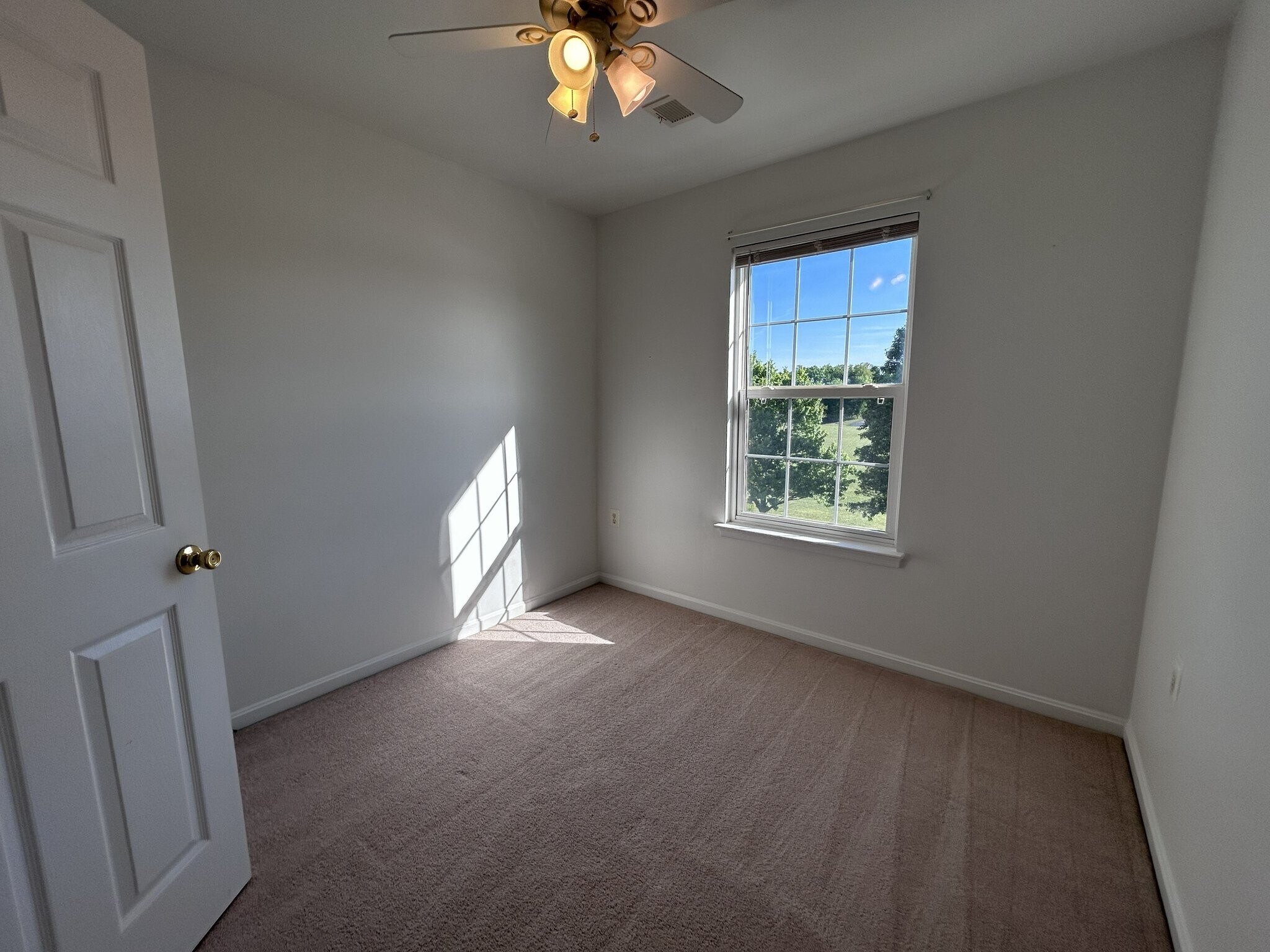 Building Photo - 1057 Lake Pelham Dr