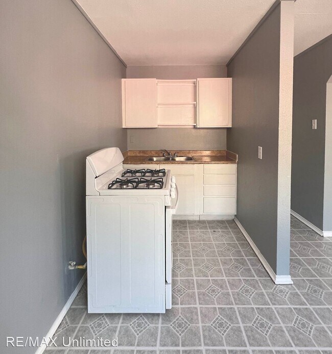 Building Photo - 3 br, 1 bath House - 915 Sams Dr