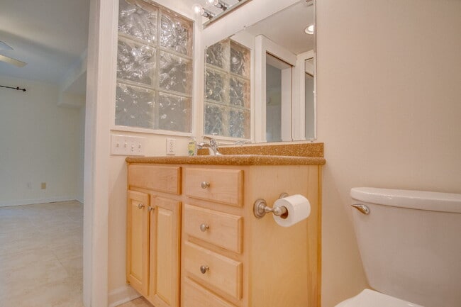 Building Photo - Stylish Condo in Waterfront Bayview Terrace – Updated Interiors, In-Unit Washer/Dryer, Access to ...