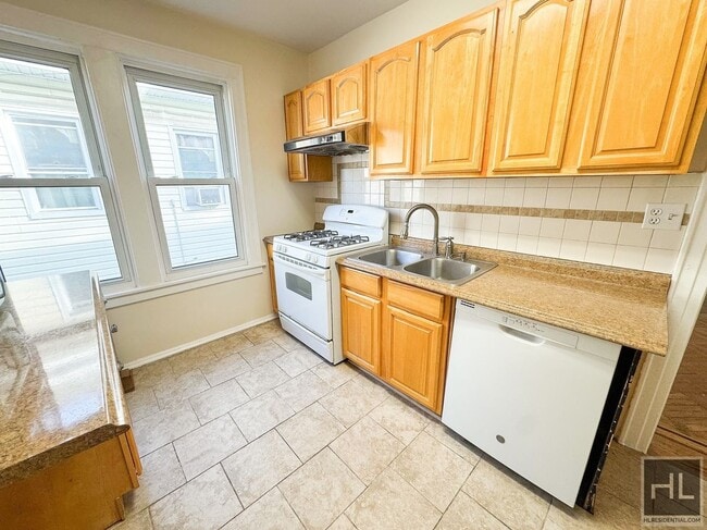 Building Photo - 55 STREET