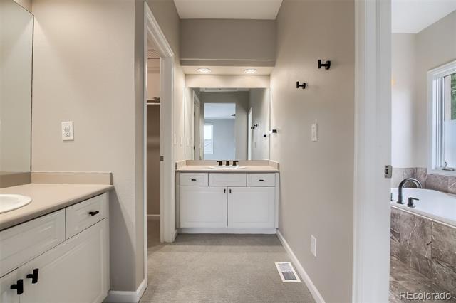 Building Photo - 217 S Jackson St