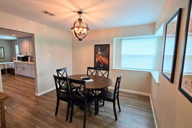 Building Photo - 1810 San Sebastian Ln