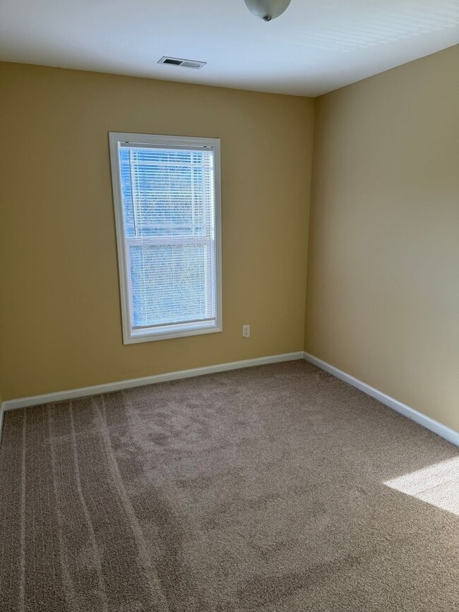 Building Photo - Stunning 3-bedroom, 2.5-bathroom home in Cary