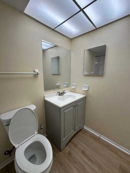 Building Photo - 1320 Moreland Dr