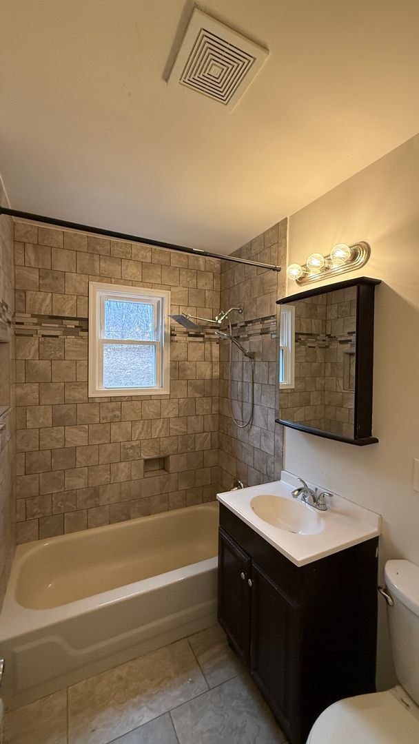 Building Photo - Quiet location, Dale City House