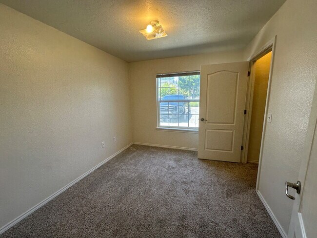 Building Photo - 11839 Cloverbrook Ln