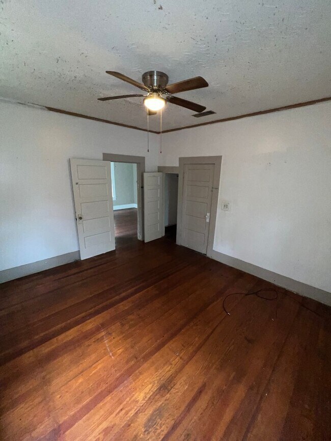 Building Photo - 2549 Quinton St