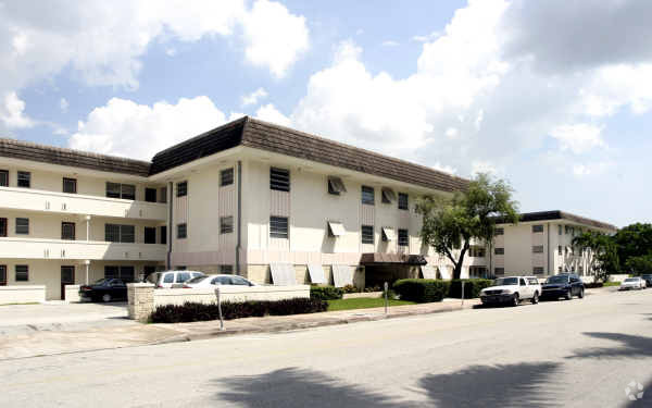 Building Photo - San Remo Apartments