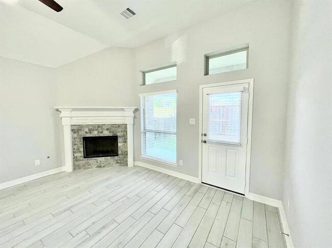 Building Photo - 24110 Rosedale Oaks Dr