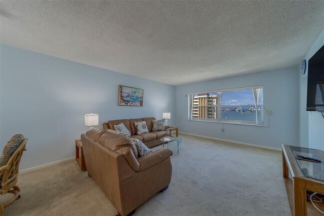 Building Photo - 4575 Cove Cir