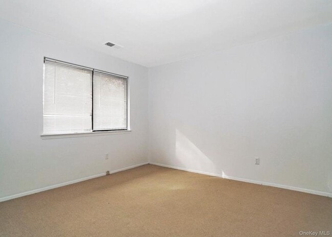 Building Photo - 277 Vista Dr