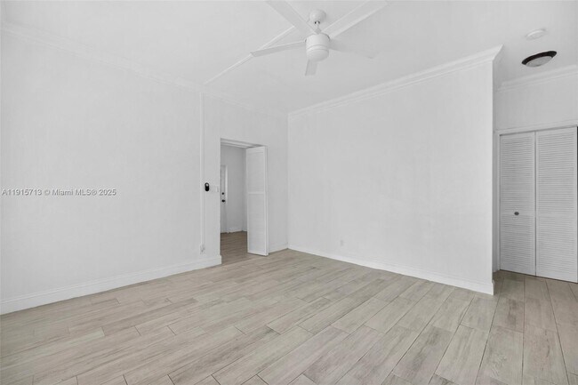 Building Photo - 2822 Pine Tree Dr