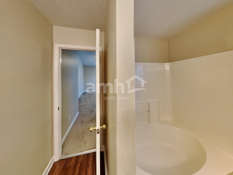 Building Photo - 533 Scotts Creek Trl