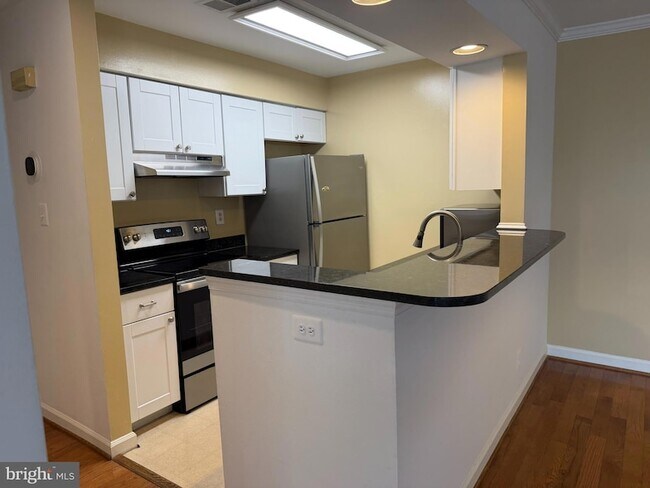 Building Photo - 5911 Barbados Pl