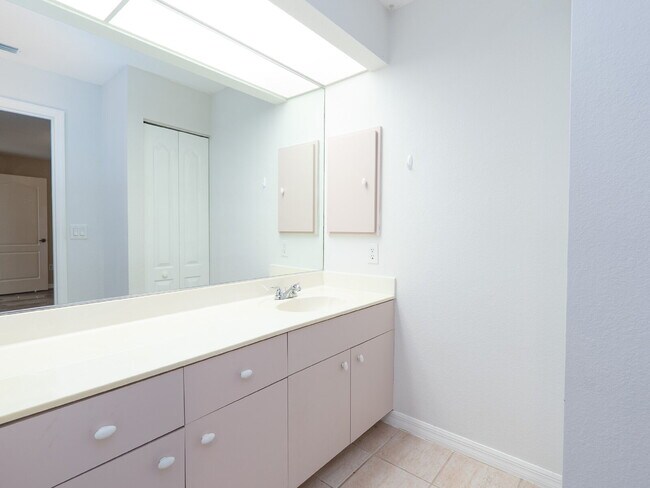 Building Photo - RENT THIS HOME WITH ZERO DEPOSIT