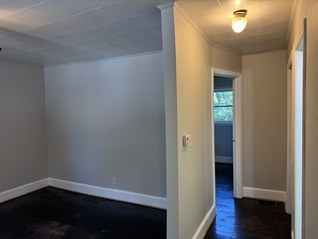Building Photo - 522 Pine Ave