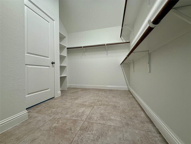 Building Photo - 18211 County Shores Ln