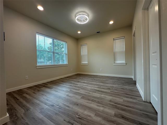 Building Photo - 809 Lotus Dr