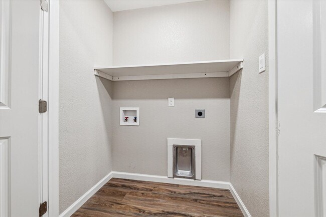 Building Photo - Pristine Updated Indian Creek Condo
