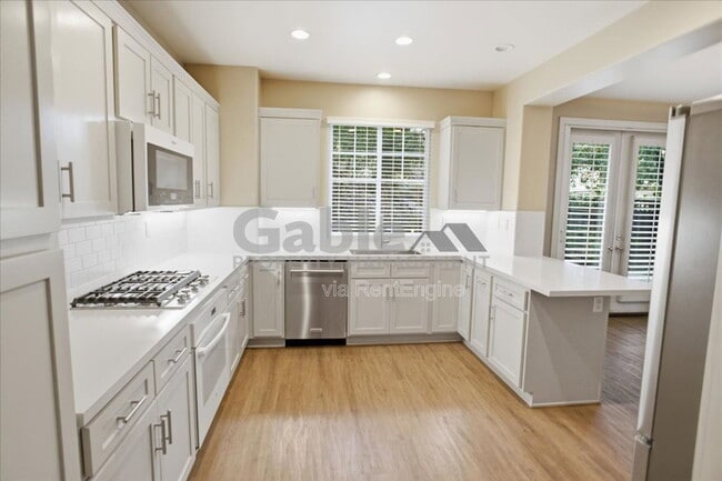Building Photo - 26925 Carmelita Dr