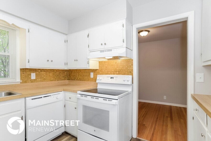 Building Photo - 8809 W 71st St