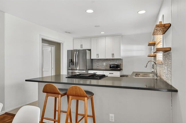 Building Photo - 609 Fletcher St