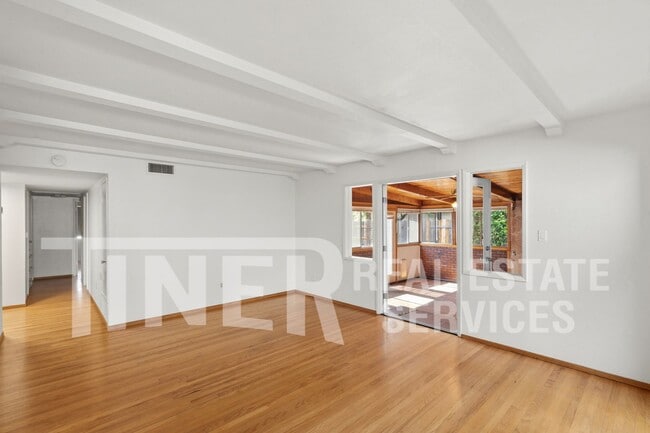 Building Photo - 8665 Everglade Dr