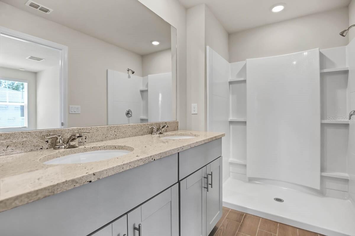 Building Photo - 2760 Chestnut Creek Pl