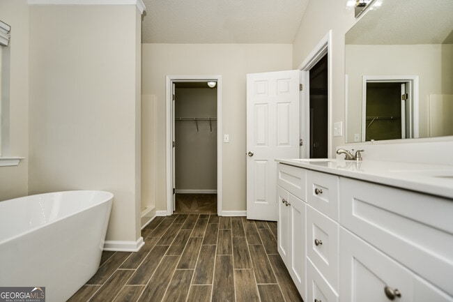 Building Photo - 1038 Hampton Rd