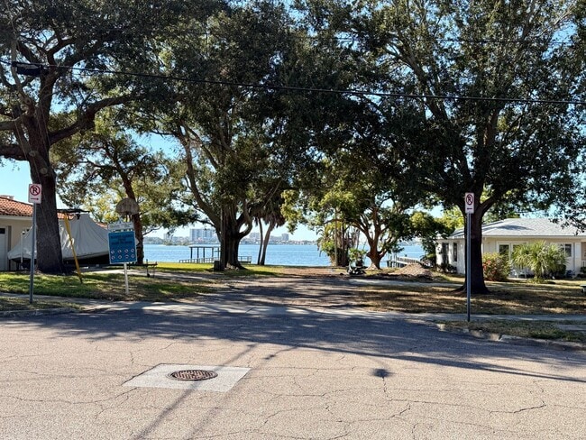 Building Photo - Amazing 2/1 so Close to the Ocean that you can see it from your Street!