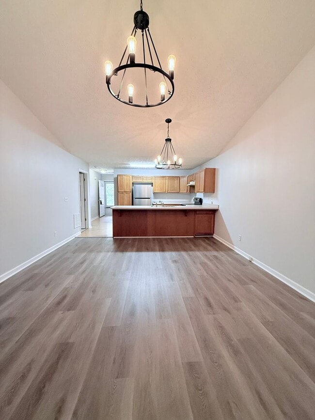 Building Photo - 2br Brick Townhome in Great Gainesville Lo...