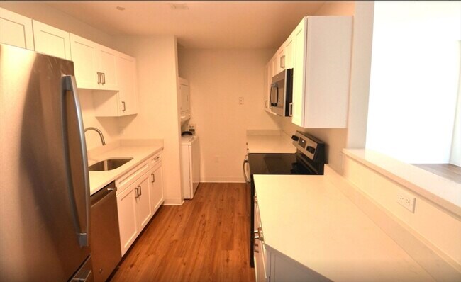 Building Photo - 75 Peterborough St