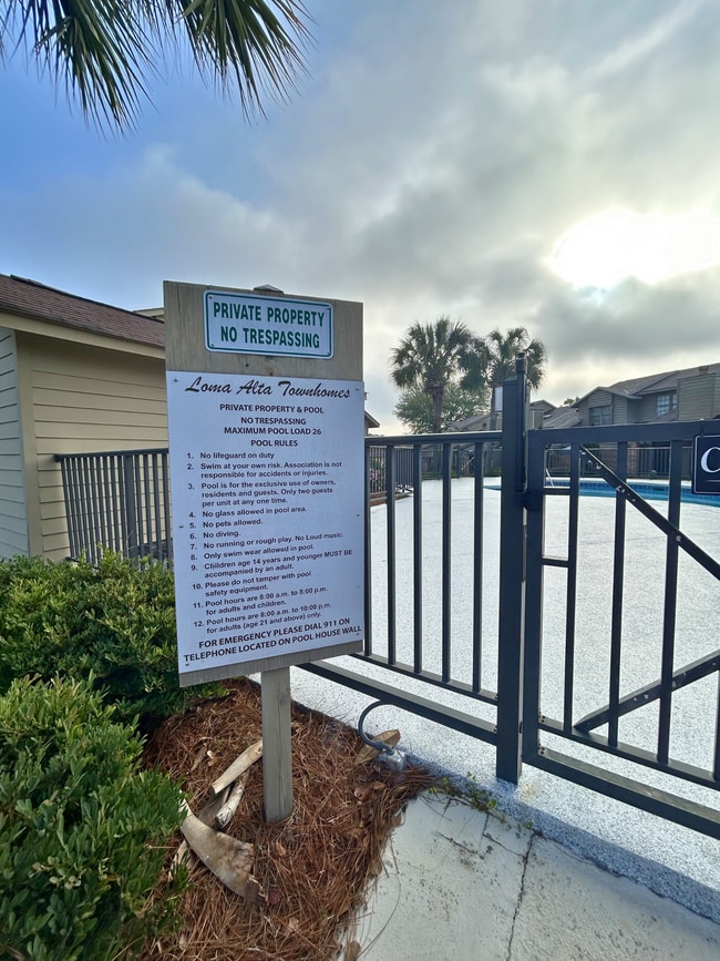 Building Photo - 200 Parma Dr