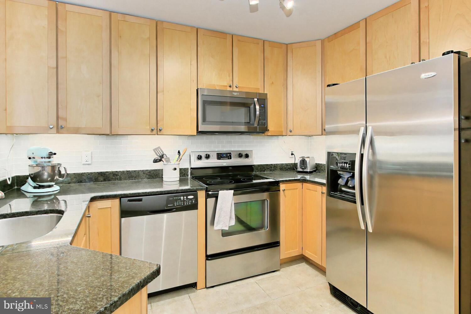 Building Photo - 1100 Quaker Hill Dr