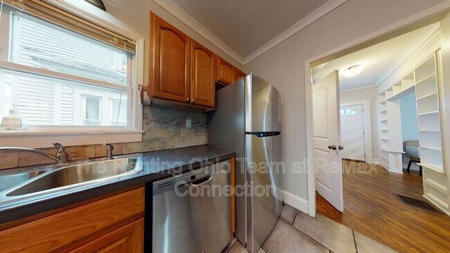 Building Photo - 137 Carhart St