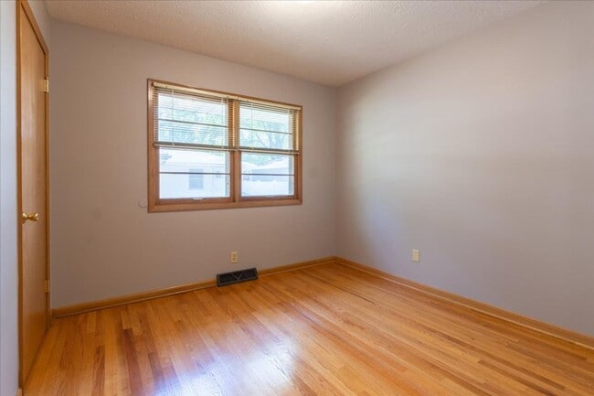 Building Photo - MOVE IN SPECIAL until 7/30/26!