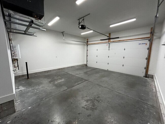 Building Photo - 711 26th Ave N