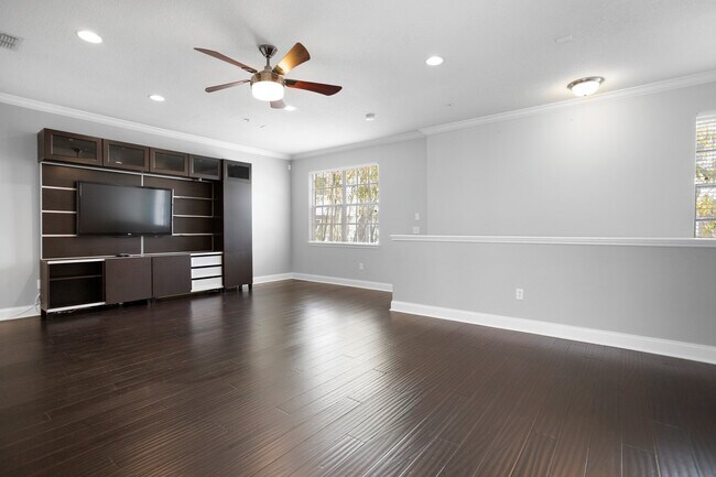 Building Photo - 3111 W De Leon St