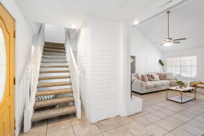 Building Photo - 2214 Deer Valley Dr