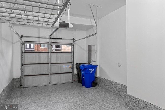 Building Photo - 1704 Bandit Loop