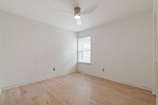 Building Photo - 3930 Alameda St