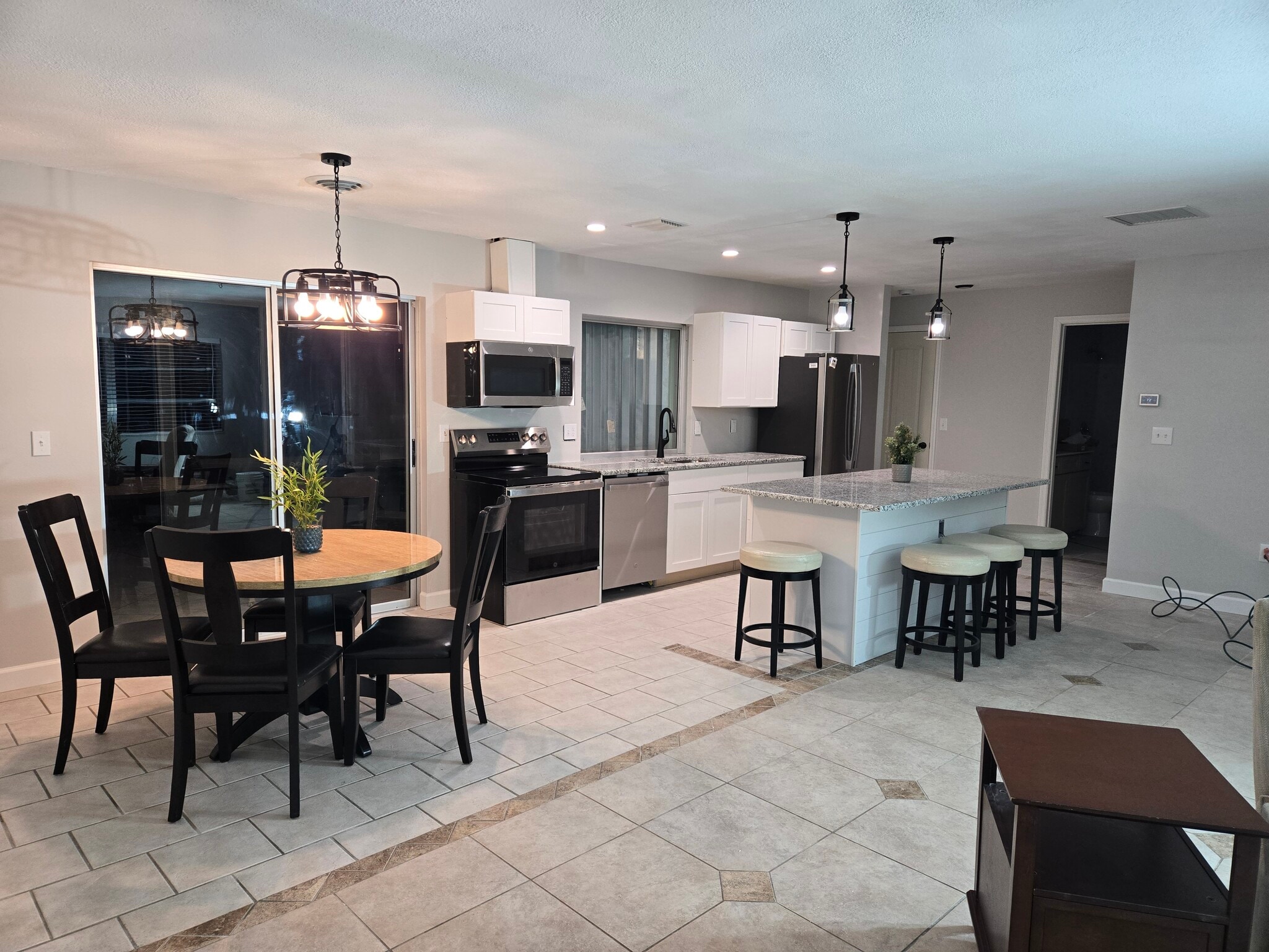 Building Photo - 2049 Arkansas Ave