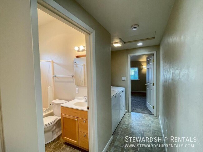 Building Photo - 2960 Alder St